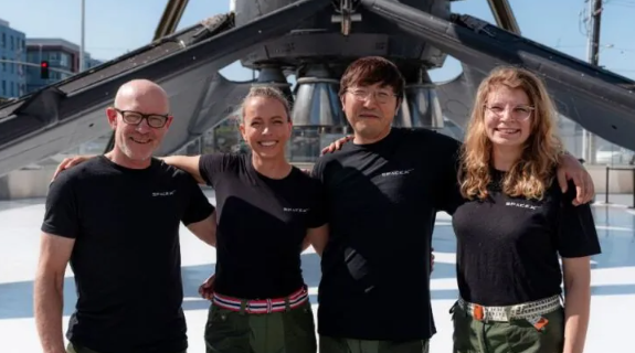 SpaceX创历史！年内启动首次载人极地轨道飞行使命