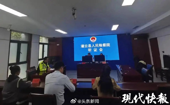 高考前一女生骑车撞人致死，获被害方亲属谅解免遭起诉